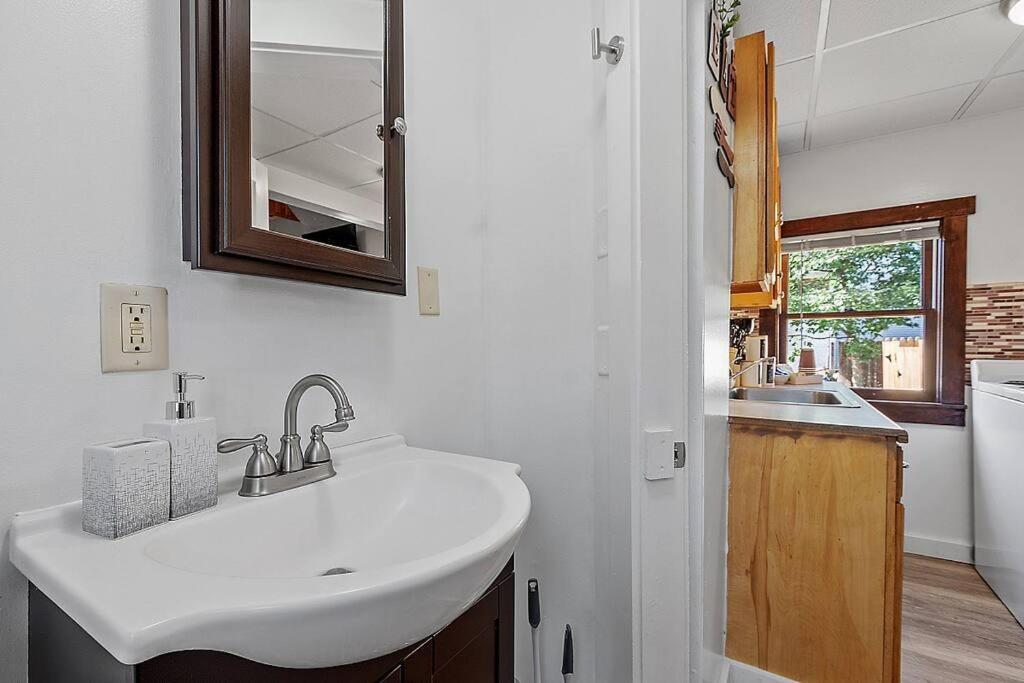 New!! Lovely Unit W/ Private Hot Tub And Patio! Laconia Exteriér fotografie