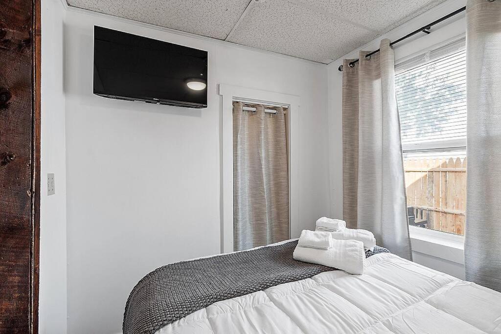 New!! Lovely Unit W/ Private Hot Tub And Patio! Laconia Exteriér fotografie